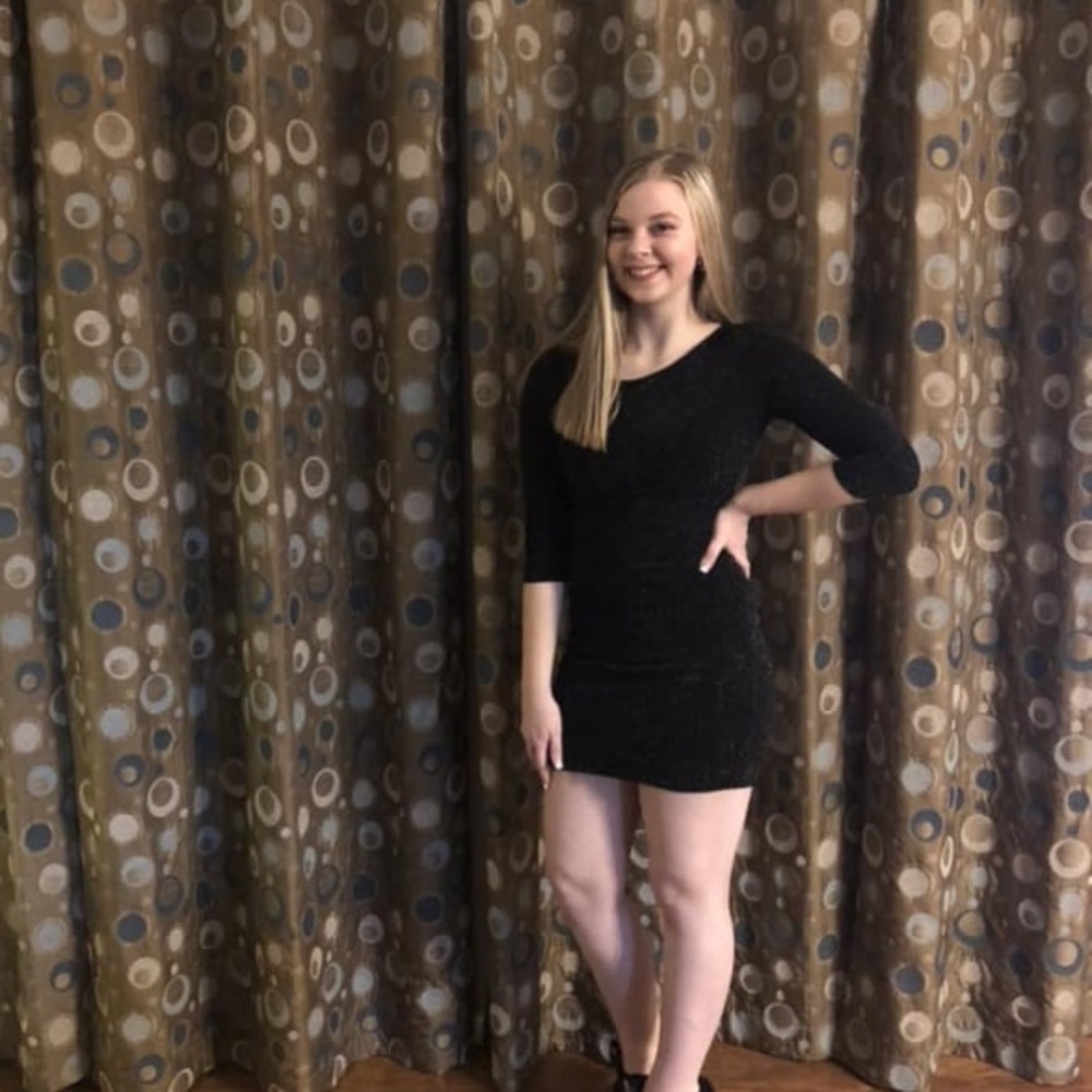 Long sleeve tight dress great for dances or events